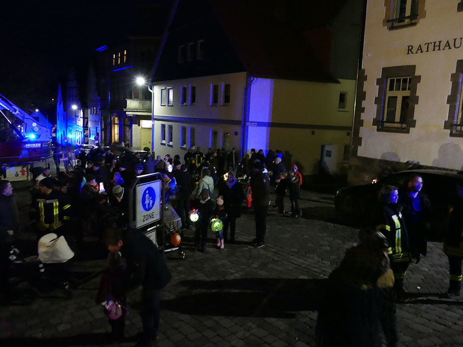 Sankt Martin Laternenumzug durch die Stadt (Foto: Karl-Franz Thiede)